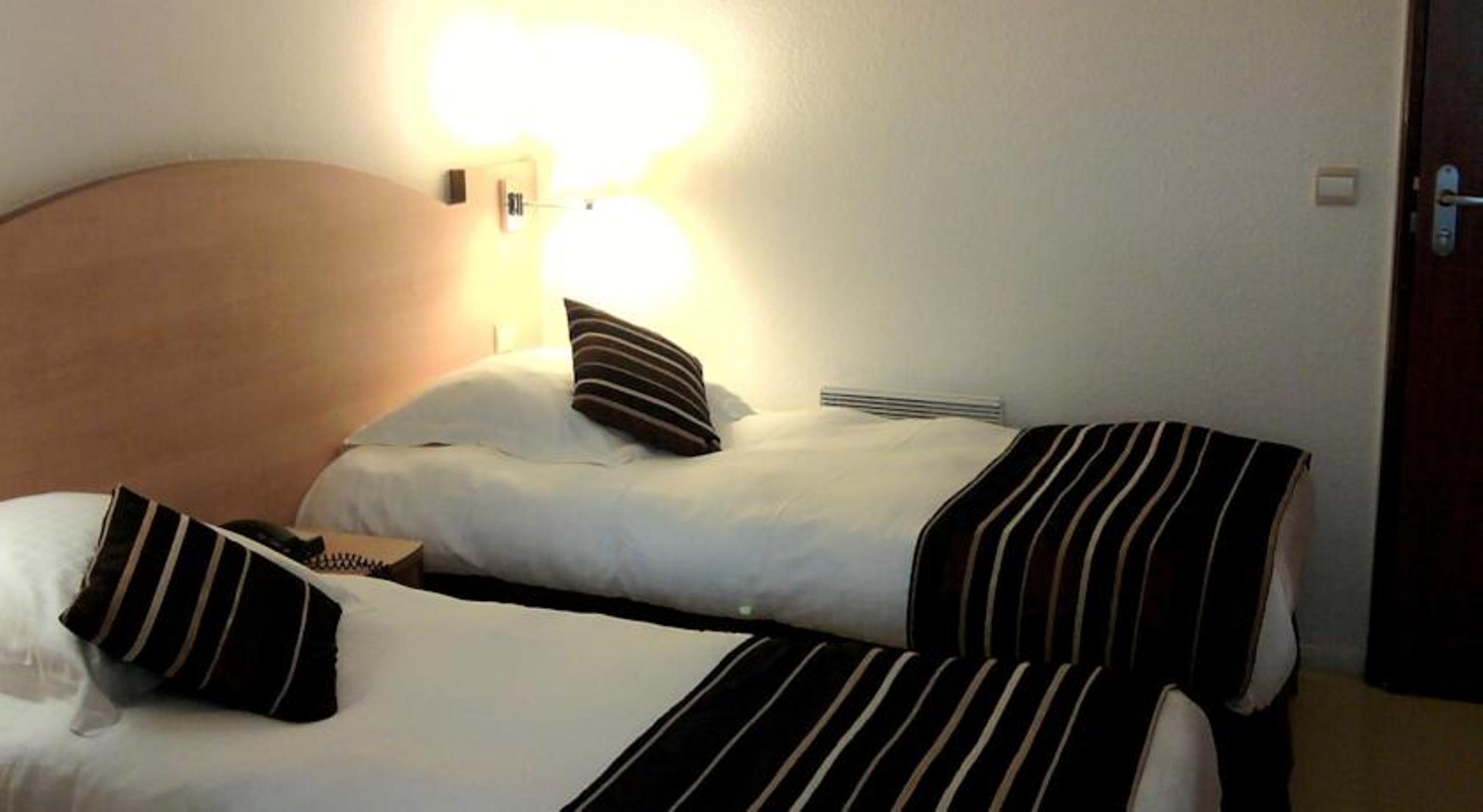 Logis Hotel Angers Sud Exteriör bild
